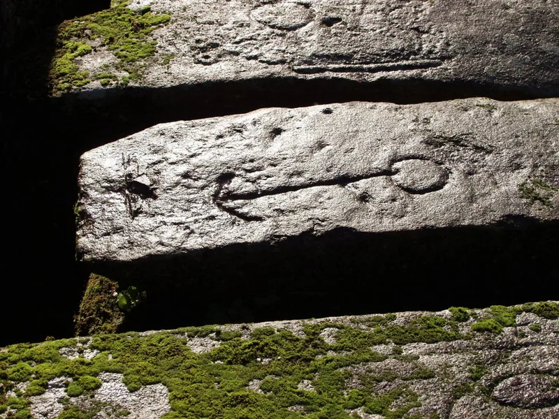 Santa María a Nova and the guild tomb-slabs