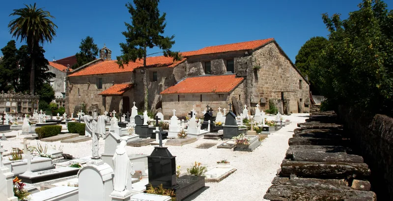 Santa María a Nova and the guild tomb-slabs